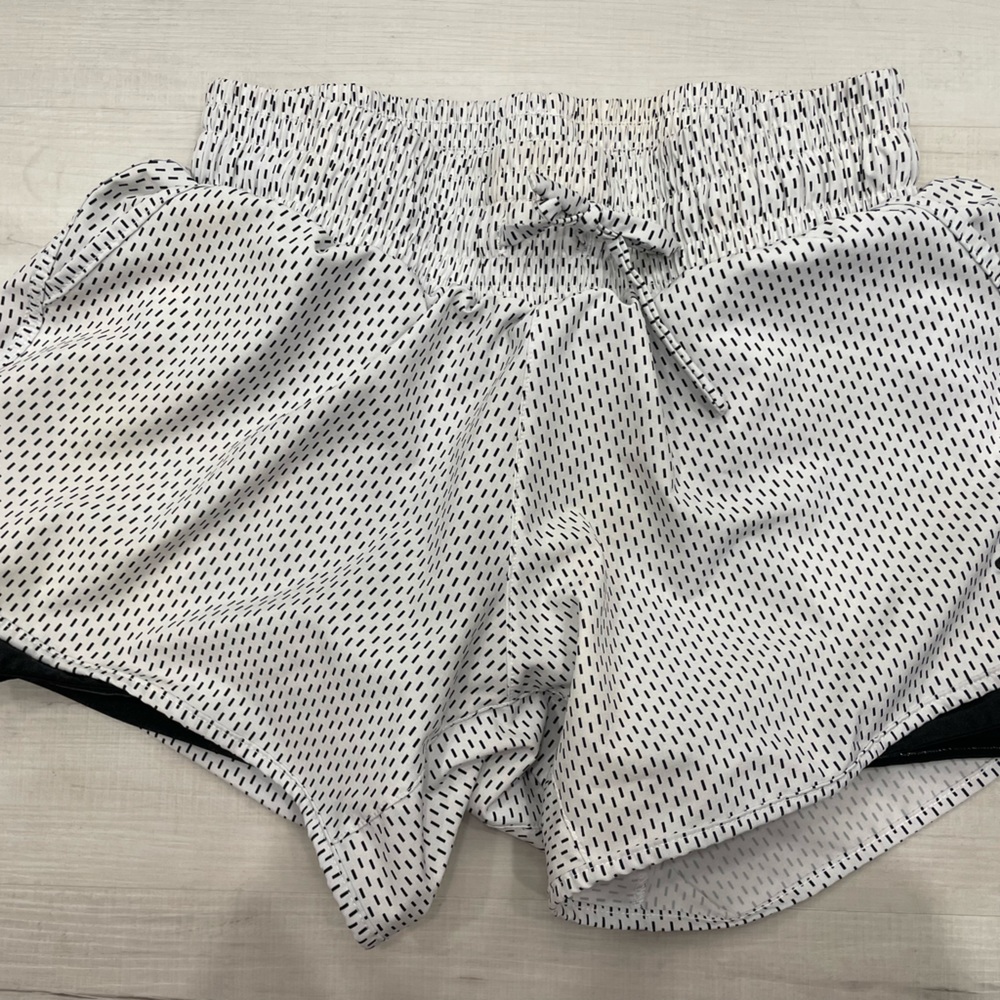 Albion shorts size large